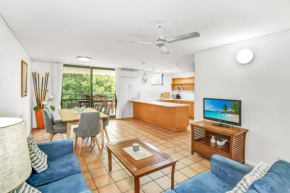 Yiningie Apartment- Baden 9 - Rainbow Shores - Aircon - Pool - Walk to beach